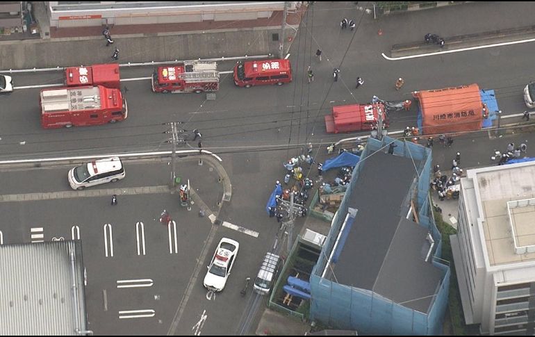 Imágenes divulgadas en redes muestran numerosos automóviles de la policía, ambulancias y camiones de los bomberos. TWITTER/@JapanLoverss