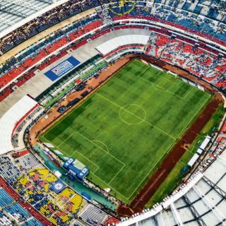 Cambian a pasto natural la cancha del Estadio Azteca