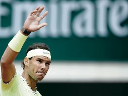 Rafael Nadal requirió de 118 minutos para despachar a su primer rival en la arcilla de París, donde busca su decimosegundo título del torneo. EFE / Y. Valat