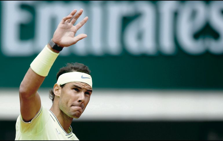 Rafael Nadal requirió de 118 minutos para despachar a su primer rival en la arcilla de París, donde busca su decimosegundo título del torneo. EFE / Y. Valat
