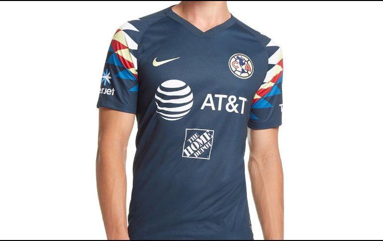 La vestimenta de visitante de las Águilas luciría en su totalidad el color azul, pero con figuras geométricas en los hombros - que representan un plumaje- con detalles en rojo, azul, amarillo y blanco. TWITTER / @EleteTSC