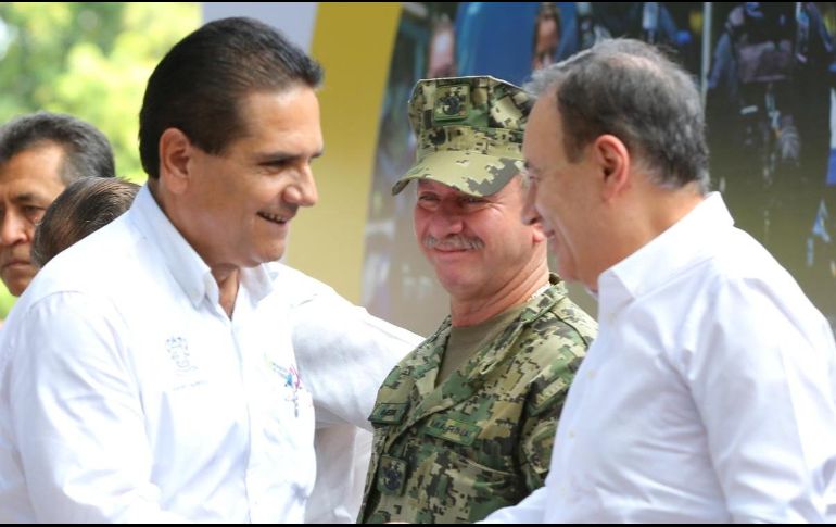 En el arranque de la segunda fase del Plan Integral de Seguridad en Michoacán, Durazo Montaño garantizó al edil Silvano Aureoles todo el apoyo del Gobierno federal. TWITTER/@Silvano_A