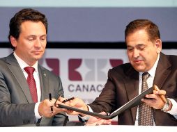 El exdirector de Pemex, Emilio Lozoya Austin, y Alonso Ancira, dueño de Altos Hornos de México, son requeridos por la justicia debido a presuntos actos de corrupción por la empresa brasileña Odebrecht. NOTIMEX/J. Lira