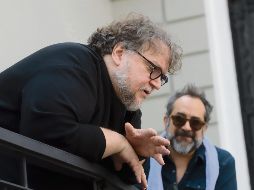 Guillermo del Toro y Eugenio Caballero platican a un costado del MUSA, tras definir detalles de la exposición. EL INFORMADOR / F. Atilano