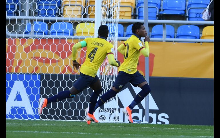 El ecuatoriano Gonzalo Plata (D) celebra tras anotar el único gol del partido. EFE/A. Warzawa