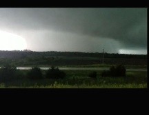 Captan espectacular tornado en Kansas