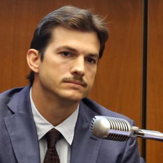 Ashton Kutcher testifica en caso de asesinato