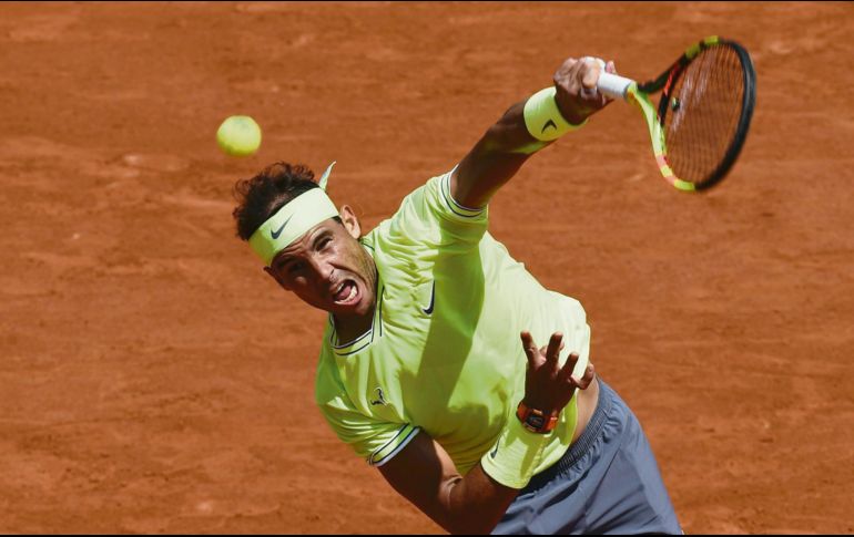 Rafael Nadal realiza un servicio ante Yannick Maden durante su partido de ayer correspondiente a la segunda ronda. AFP