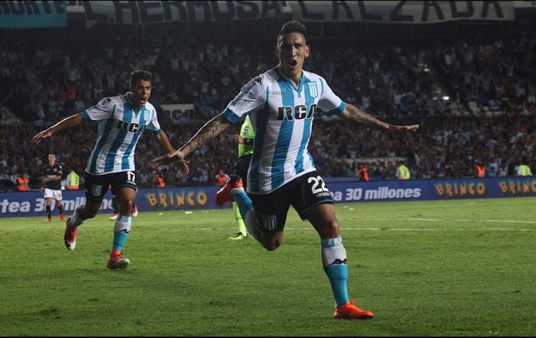 El argentino de 26 años ha demostrado grandes cualidades futbolísticas; sin embargo, se ha visto envuelto en polémicas extra cancha en las que incluso ha llegado a ser separado del primer equipo. ESPECIAL / racingclub.com.ar