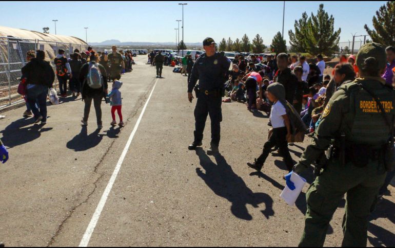 De ese grupo de indocumentados, al menos 934 viajaban con familiares, 63 eran menores no acompañados y 39 eran adultos que se trasladaban solos. AFP/US Customs and Border Protection