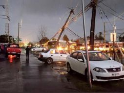 Varias ambulancias llegaron a los sectores afectados y atendieron en la vía pública a los heridos. ESPECIAL