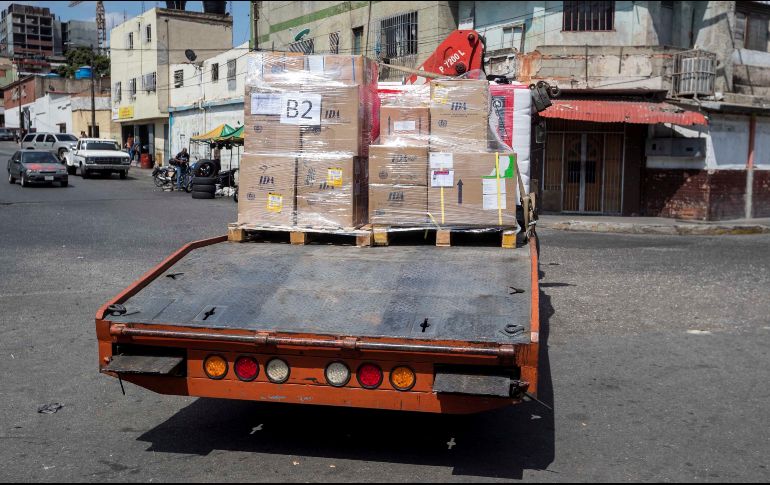 En febrero, Estados Unidos envió vía aérea cientos de toneladas de alimentos y artículos de higiene personal a ciudades fronterizas de Colombia. EFE/ARCHIVO