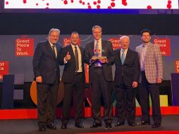 Directivos de Grupo Ruba en la entrega del reconocimiento GPTW 2019. ESPECIAL