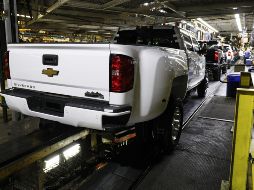 Ya sean los aguacates para los tacos o el guacamole o una nueva camioneta, los estadounidenses lo van a sentir en sus bolsillos si las tasas entran en vigor. AFP / ARCHIVO