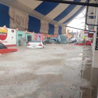 Tromba en Matehuala afecta vehículos, negocios y escuelas