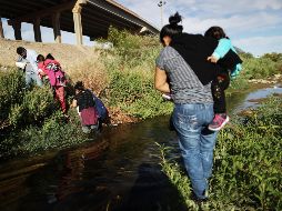 La frontera entre Estados Unidos y México vive desde hace meses una crisis por el creciente flujo de migrantes que la cruzan, en su mayoría familias centroamericanas solicitantes de asilo. AFP/ARCHIVO
