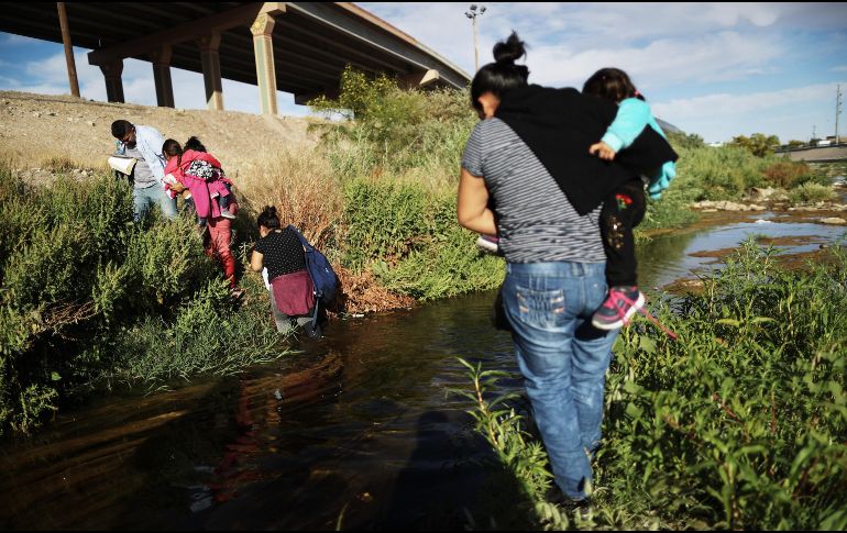 La frontera entre Estados Unidos y México vive desde hace meses una crisis por el creciente flujo de migrantes que la cruzan, en su mayoría familias centroamericanas solicitantes de asilo. AFP/ARCHIVO