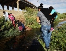 La frontera entre Estados Unidos y México vive desde hace meses una crisis por el creciente flujo de migrantes que la cruzan, en su mayoría familias centroamericanas solicitantes de asilo. AFP/ARCHIVO