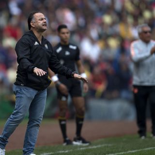 Chivas femenil contrata al técnico campeón Ramón Villa Zevallos