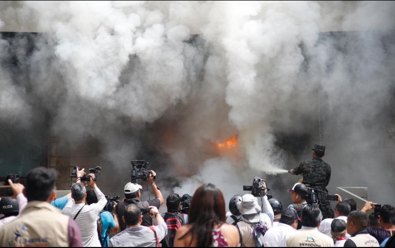 El acto se llevó acabo durante una protesta contra reformas a la educación y a la salud. AP/E. Martínez
