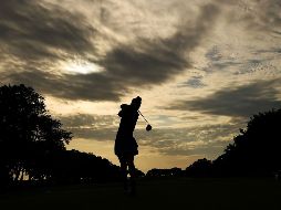 Gaby López tira en el tercer hoyo. AFP/S. Revere