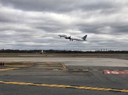 La línea aérea manifestó que  cinco de los viajeros presentaron 