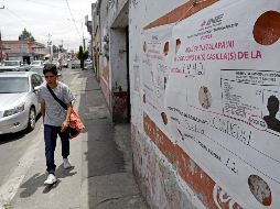Sábanas electorales para ubicación de casillas se ven este sábado en la ciudad de Puebla. EFE/H. Ríos