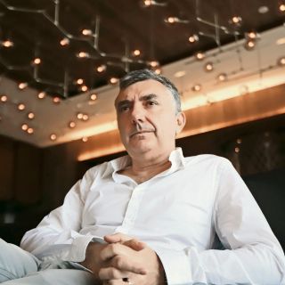 "La poesía le ha puesto los cuernos a los poetas"