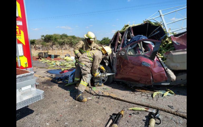 Elementos de Protección Civil y Bomberos del estado atendieron el choque. ESPECIAL/Protección Civil Jalisco