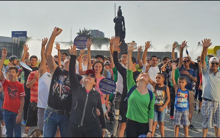 Uno de los principales cambios que la gente puede hacer para ayudar al medio ambiente es disminuir el uso de vehículos particulares. EL INFORMADOR / J. Armendáriz