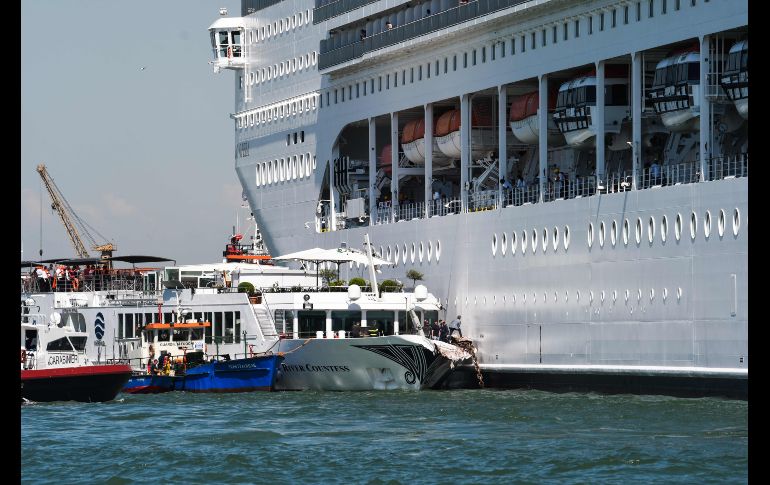 Los daños en el barco de turismo 
