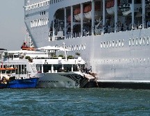 Choque de crucero en Venecia desata pánico