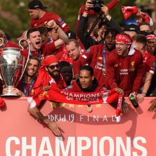 Liverpool festeja con desfile su título de la Champions