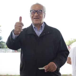 Gobernador de Puebla acude a las urnas a emitir su voto
