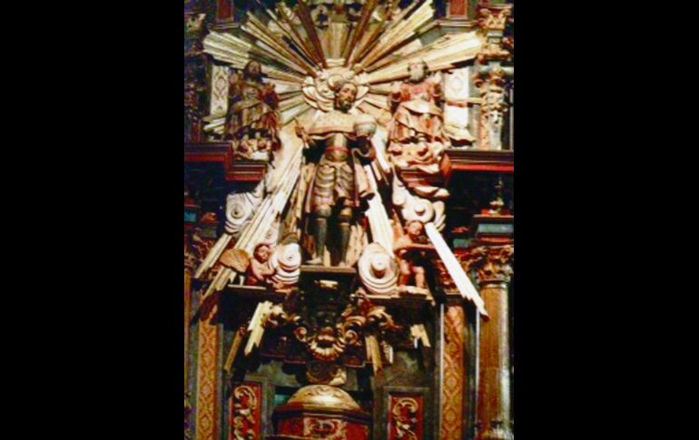 El caluroso mes de mayo es de muchos y variados festejos… destacando el “Día de las Madres”, “Día del Maestro”, el mes de La Virgen María con su día especial el 24... Y por último, el día 30 se celebra a los Fernandos con San Fernando Rey de España (1217-1252) como titular. Aquí vemos una bella talla colonial presidiendo el altar principal de la Misión de San Fernando en California U. S. A., en un precioso paraje entre Los Ángeles y Santa Bárbara. CORTESÍA / F. Partida