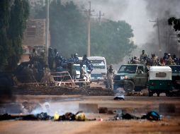 Fuerzas sudanesas desplegadas alrededor del cuartel general del ejército en Jartum. AFP/. Shazly