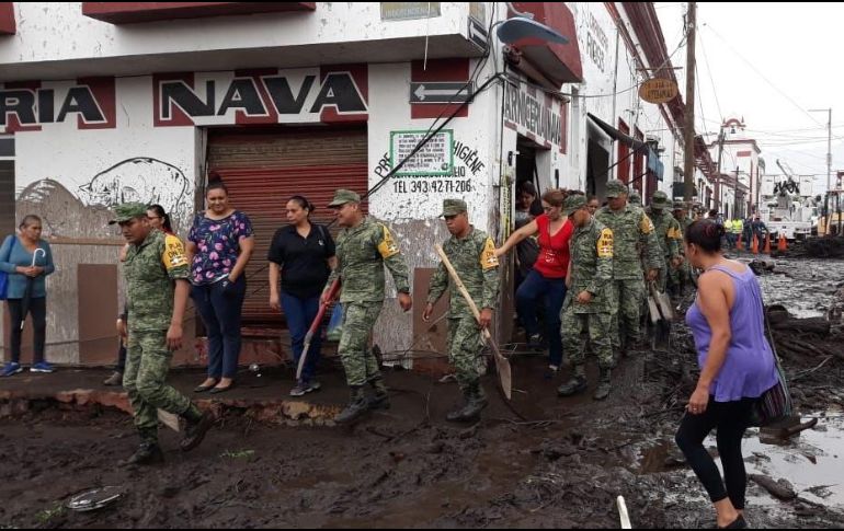 Elementos del Ejército se desplazaron al municipio para apoyar en las labores de búsqueda y rescate. ESPECIAL / PC Jalisco