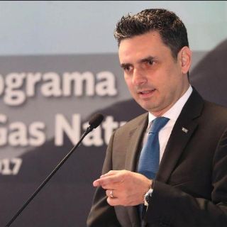 Renuncia presidente de la Comisión Reguladora de Energía