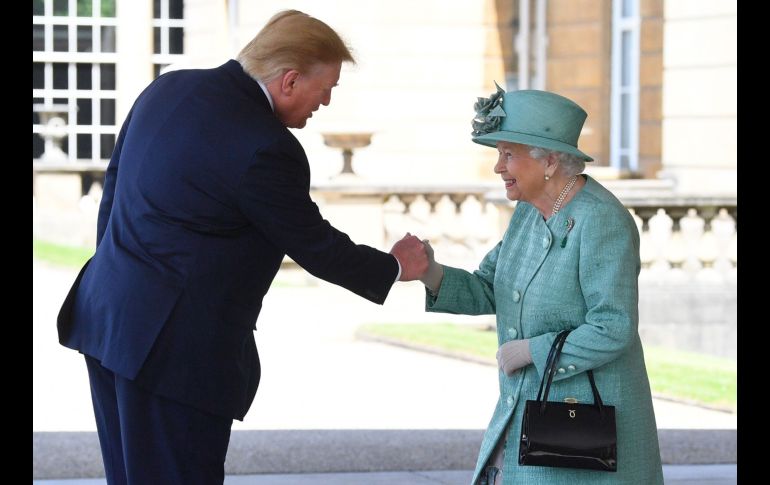 La reina Isabel II con el presidente Trump en el Palacio de Buckingham en Londres. AFP/V. Jones