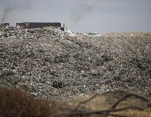 Por otra parte, activistas indican que el vertedero, aun con el incendio que duró cuatro días en abril, seguía operando sin restricciones. EL INFORMADOR/ ARCHIVO