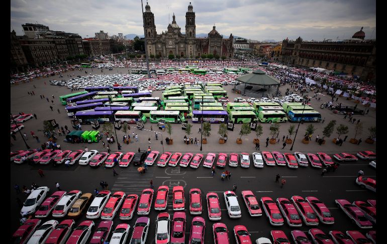 Desde temprana hora, los taxistas se dieron cita en este punto de la ciudad donde ya instalaron un pequeño templete para hacer sus demandas. AP / R. Blackwell