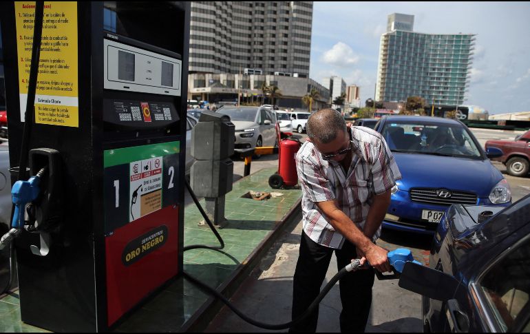 La escasez de gasolina golpea con fuerza a varias regiones del país, incluidos los estados de Zulia y Bolívar. EFE/Archivo