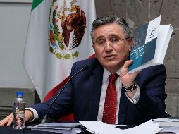 Luis Raúl González presentó el informe de la CNDH ante la secretaria de Gobernación, Olga Sánchez Cordero. EFE/CNDH