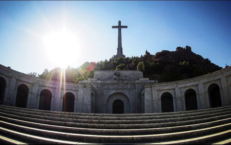 Fachada principal de la basílica del Valle de los Caidos, sitio donde descansan los restos del general Francisco Franco y otros combatientes de la guerra civil española. EFE/F. Villar