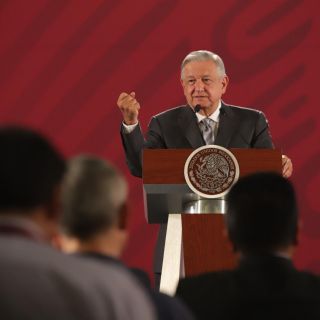 López Obrador rechaza presiones de su gobierno ante salida de titular de CRE