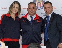 Villa (C) dice no haber tenido hasta el momento ningún contacto con jugadoras de Tigres para traerlas al Guadalajara. IMAGO7/F. MEZA