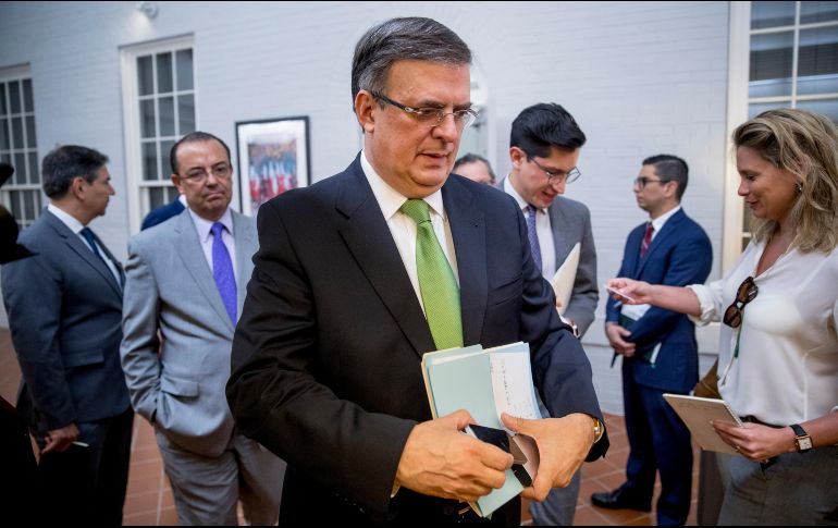 Esta mañana de martes, Ebrard aseguró que hoy terminaba el periodo de preparación de la delegación mexicana para mañana reunirse en una mesa de negociación. AP / A. Harnik