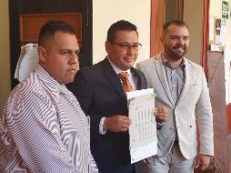Los diputados Gerardo Quirino del PRD, e Ismael Espanta Tejeda de MC, acompañaron al secretario municipal de Tlajomulco a presentar su propuesta. EL INFORMADOR / R. Rivas