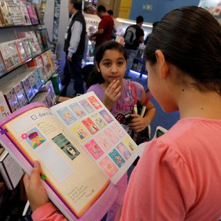 Dotan de libros infantiles a bibliotecas 