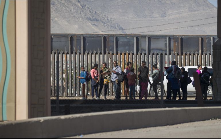 El mes pasado fueron detenidos 11 mil 507 menores no acompañados, 84 mil 542 unidades familiares y 36 mil 838 adultos solos. AFP/J. Raedle
